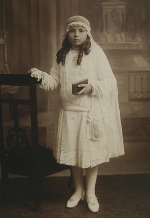 1929 - Marie-Francoise Falisse Communion.jpg